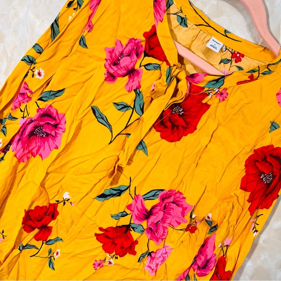 Old Navy yellow floral Hawaiian blouse size small - Picture 6 of 7